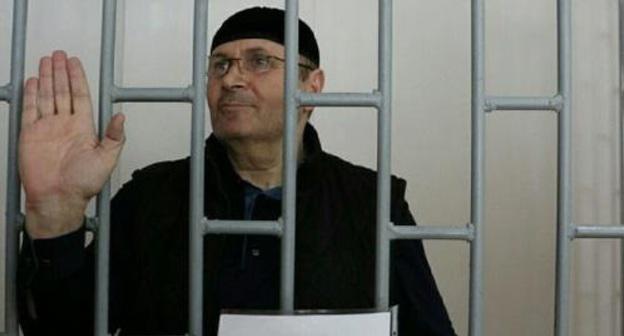 Оюб Титиев в зале Верховного суда Чечни. Фото: пресс-служба ПЦ "Мемориал"