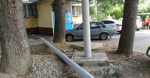 Строители забетонировали места для опор под газовые трубы в зеленом уголке в Сочи. Фото Светланы Кравченко для "Кавказского узла". Строители забетонировали места для опор под газовые трубы в зеленом уголке в Сочи. Фото Светланы Кравченко для "Кавказского узла".