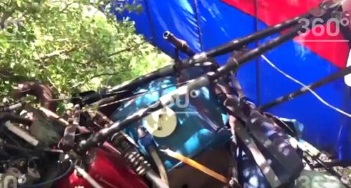 Место крушения дельталета под Волгоградом. Фото: кадр видео Editors Editors https://www.youtube.com/watch?v=e5RgalxTd1Y Место крушения дельталета под Волгоградом. Фото: кадр видео Editors Editors https://www.youtube.com/watch?v=e5RgalxTd1Y