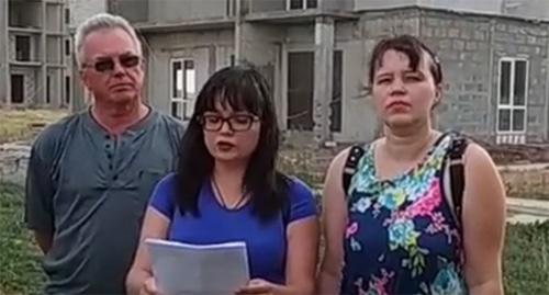 Дольщики «Ахтубаситипарк». Фото 
Дольщики "АхтубаСитиПарк" https://www.youtube.com/watch?v=LBNq_jISAzw
