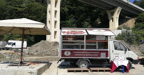 Мобильная торговая точка на временной ярмарке. Фото Светланы Кравченко для "Кавказского узла".