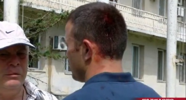Окровавленный затылок Бесо Катамадзе. Кадр из видео "Рустави 2". http://rustavi2.ge/en/news/106781