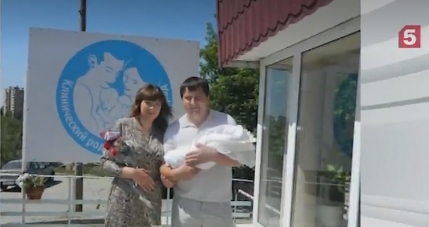 скриншот видео 5 канала, в сюжете журналисты по ошибке использовали фото из соцсетей брата и сестры Денистовых