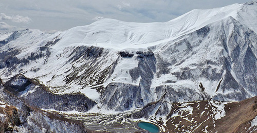 Гора Казбек. Фото: CC BY 2.0 / young shanahan / Jvari Pass
 https://sputnik-georgia.ru/society/20180102/238767308/Prosnetsa-li-vulkan-na-gore-Kazbek.html