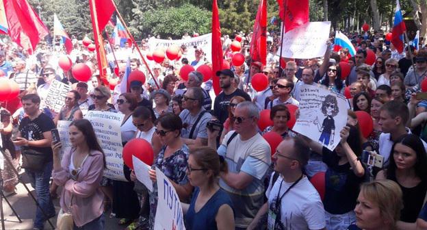 Митинг против пенсионной реформы. Краснодар, 1 июля 2018 года. Фото представителей штаба Навального в Краснодаре, https://vk.com/teamnavalny_krd