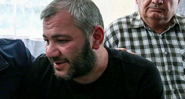 Заза Саралидзе. Фото © FB / Giorgi Margvelashvili  https://sputnik-georgia.ru/politics/20180601/240712890/Moja-cel-obespechit-mir-v-Gruzii-prezident-vstretilsja-s-otcom-ubitogo-shkolnika.html