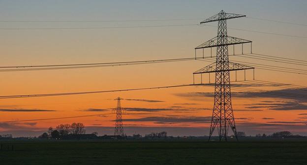 Линии электропередачи. Фото: CC0 / Skitterphoto / Electric Poles
 https://ru.sputnik.az/incidents/20180703/416036507/mingjachevir-jelektrojenergija-pozhar.html