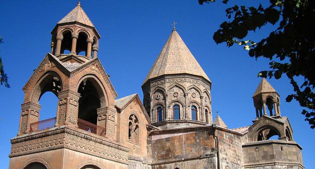 Эчмиадзинский монастырь. Фото: Butcher https://ru.wikipedia.org
