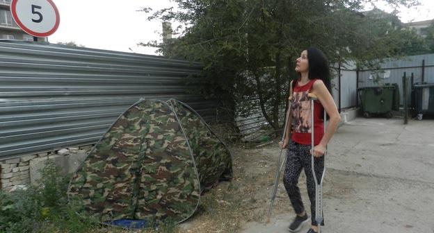 Дольщики ЖК "Династия" устанавили палатку у своего недостроя. 6 июля 2018 года, Волгоград. Фото Татьяны Филимоновой для "Кавказского узла".