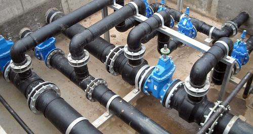 Канализационная развязка. Фото http://trubexpert.ru/purpose/montazh-kanalizacionnyx-trub-pnd/