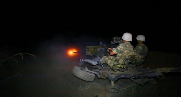 Ночные стрельбы азербайджанских военных. Июль 2018 года. Фото пресс-службы Минобороны Азербайджана. https://mod.gov.az