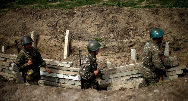 На линии соприкосновения в Нагорном Карабахе. Фото: REUTERS/Staff
