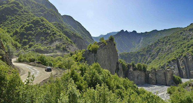 Горный район Азербайджана © Sputnik / İlham Mustafa
 https://ru.sputnik.az/incidents/20180726/416382660/telo-muzhchiny-gory-najdeno-ismajylly.html