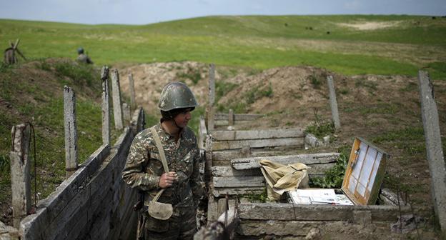 На линии соприкосновения в Нагорном Карабахе. Фото: REUTERS/Staff