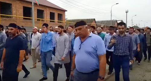 Участники похорон Юсупа Темирханова.
Фото Кадр видео "Kavkaz.Realii" https://www.youtube.com/watch?time_continue=187&v=aY8PZif1Y1w