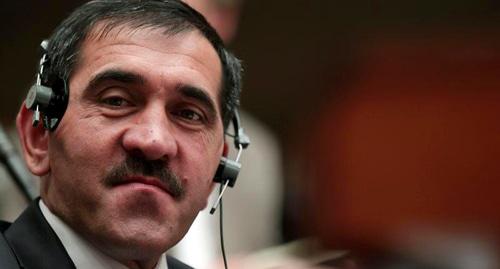 Президент Ингушетии Юнус-Бек Евкуров принимает участие в дебатах на Парламентской Ассамблее Совета Европы в Страсбурге 22 июня 2010 года. REUTERS / Vincent Kessler