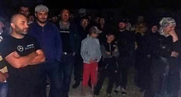 Жители на собрании в Теречном. фото "Кавказскому узлу" предоставили родители учеников.