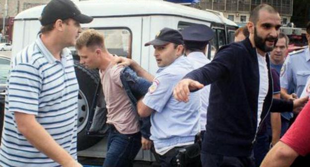 Задержание активистов во время несогласованного митинга сторонников Навального в Ростове-на-Дону. Фото: "Команда Навального | Ростов-на-Дону" "Вконтакте" https://vk.com/teamnavalny_rnd
