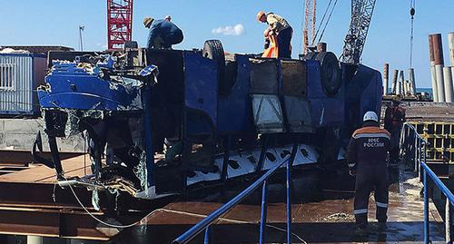 Автобус, утонувший под Темрюком. Фото: МЧС России