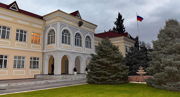 Посольство России в Азербайджане. Фото © Sputnik / Murad Orujov
https://ru.sputnik.az/russia/20160915/407054686/posolstvo-rossii-prizyvaet-golovat.html