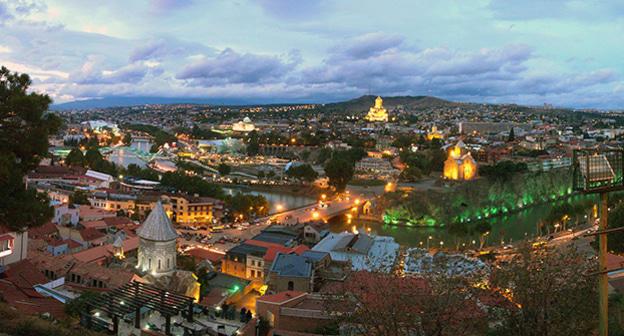 Тбилиси. Фото: Vladimer Shioshvili - Flickr: Tbilisi sunset https://ru.wikipedia.org