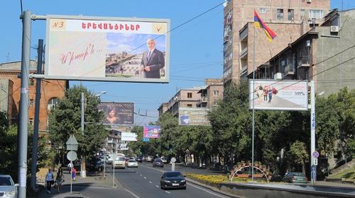 Предвыборная реклама. Ереван, сентябрь 2018 года. Фото Тиграна Петросяна для "Кавказского узла"