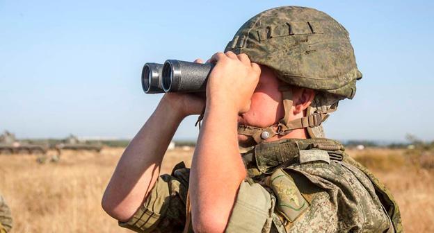 Военнослужащий на учениях. Фото: пресс-служба Минобороны РФ, http://мультимедиа.минобороны.рф/multimedia/photo.htm?objInBlock=24&f=25&blk=10332074