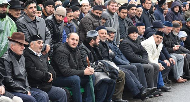 Участники митинга в Магасе. 5 октября 2018 г. Фото: Якуб Гогиев https://www.facebook.com/gogiev.jakob/posts/2121692801375728