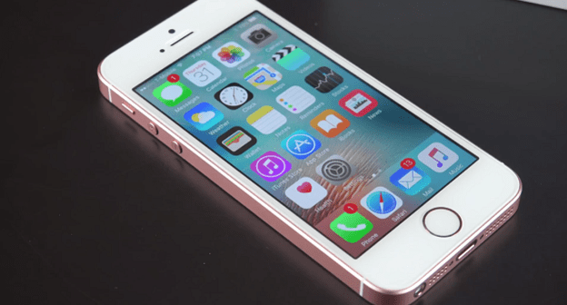 iPhone SE - главный приз в конкурсе сообщений о пропаганде экстремизма и терроризма в соцсетях. Кадр видео пользователя DetroitBORG на YouTube https://www.youtube.com/watch?v=QS2ebAizuYo
