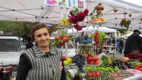 Продавец на ярмарке в Степанакерте. Фото Алвард Григорян для "Кавказского узла",