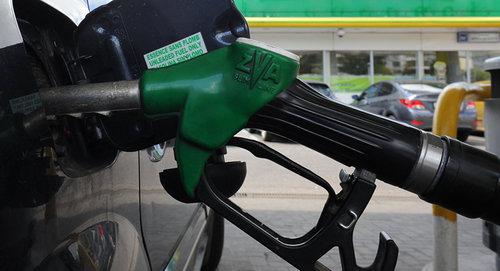 Заправка автомобиля в Грузии. Фото: Sputnik / Aleksandr Kozhokhin
 https://sputnik-georgia.ru/reviews/20180616/240888733/Benzin-v-Gruzii-podorozhal.html