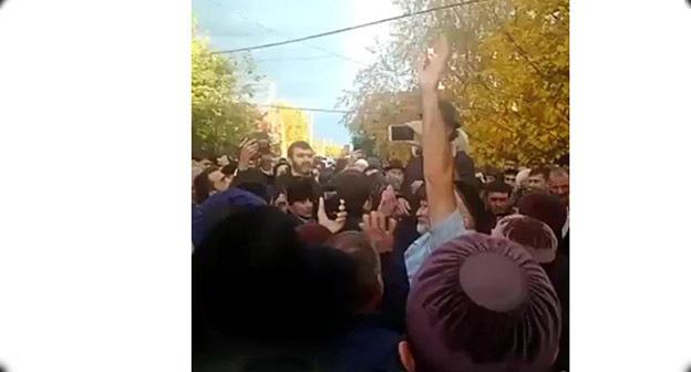 Рамзан Кадыров приехал к Ахмеду Погорову. 26 октября 2018 г. Кадр из видео пользователя INGNEWS24 https://www.youtube.com/watch?v=zqi4JhFqX9A
