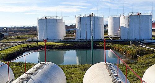 Нефтезавод в селе Берикей. Фото: пресс-служба Народного собрания Республики Дагестан. http://www.nsrd.ru/pub/novosti/deputati_respublikanskogo_parlamenta_izuchili_12_01_2018
