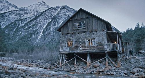 Кадр из фильма "Глубокие реки". Кадр из видео пользователя TRAILER RU 
https://www.youtube.com/watch?v=GYWHE7mQWF4