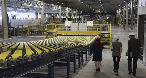 Каспийский завод листового стекла. Фото © Елена Синеок, ЮГА.ру