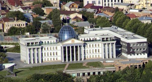 Президентский дворец в Грузии. Фото © Sputnik / Alex Shlamov
Читать далее: https://sputnik-georgia.ru/society/20181029/242723867/Vy-by-khoteli-stat-prezidentom-Gruzii-Otvet-chitateley-Sputnik.html