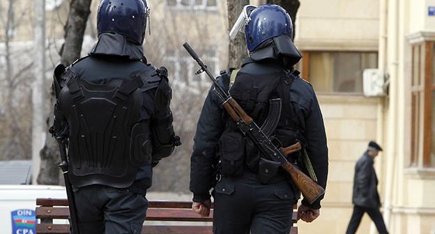 Сотрудники полиции. Баку. Фото: REUTERS/David Mdzinarishvili 