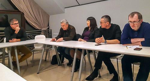 Участники дискуссионно-аналитического центра "Альтернатива". Фото Тимура Исаева для "Кавказского узла".