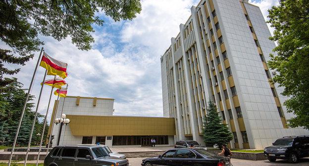 Здание правительства Северной Осетии. Фото © Sputnik / Алексей Ковалев
 https://sputnik-ossetia.ru/South_Ossetia/20181109/7482138.html