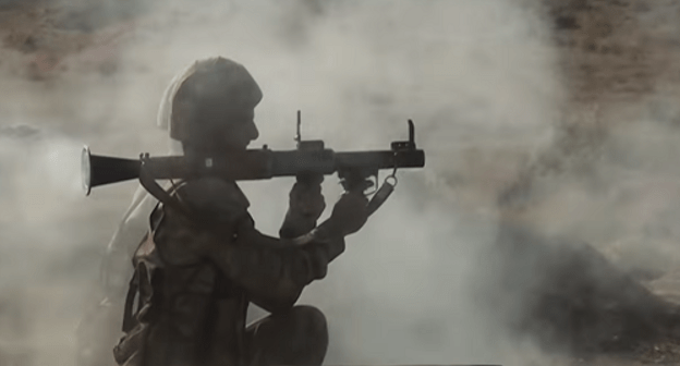Боец армии Азербайджана. Кадр видео Минобороны Азербайджана. https://www.youtube.com/watch?v=91Odtsv9RFk