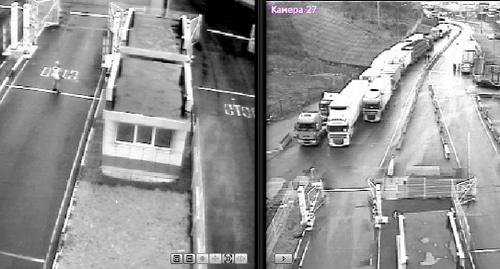 Скриншот с веб-камеры на сайте Kray-zemli.com, показывающий ситуацию на КПП "Верхний Ларс" на 12:30 мск 2 декабря 2018 года.