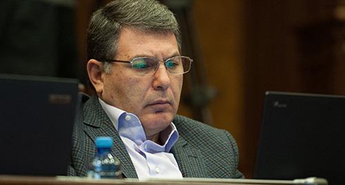 Арам Арутюнян. Фото © Sputnik / Asatur Yesayants
https://ru.armeniasputnik.am/politics/20181203/16001172/ehks-ministra-ohrany-prirody-armenii-arestuyut-genprokuror-obratilsya-v-parlament.html