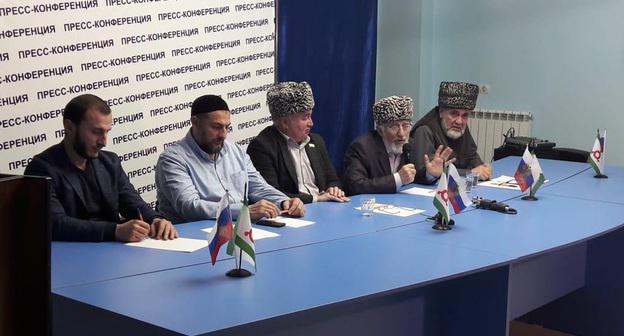 Участники пресс-конференции. Назрань, 8 декабря 2018 года. Фото Умара Йовлоя для "Кавказского узла"
