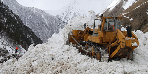 Расчистка Военно-Грузинской дороги от снега. Фото © Sputnik / Владимир Иванов https://sputnik-ossetia.ru/news/20161215/3455325.html