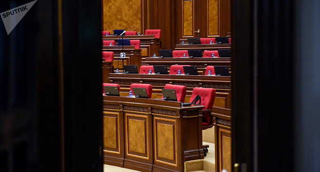 Зал заседаний парламента Армении. Фото  Sputnik / Asatur Yesayants
https://ru.armeniasputnik.am/politics/20181216/16278048/v-novom-parlamente-armeni-budet-bolshe-deputatov-cik-utverdila-chislo-mandatov.html