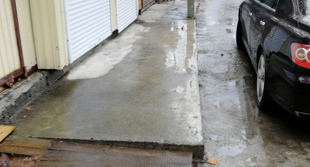 Закрытая ливневка в Сочи. Фото Светланы Кравченко для "Кавказского узла"