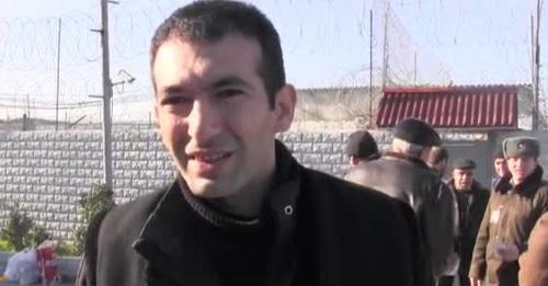 Талех Хасмамедов. Фото: скриншот видео РСЕ/РС.
https://fb.rferl.org/1/flashembed.aspx?t=vid&id=24809890&w=435&h=314&skin=embeded