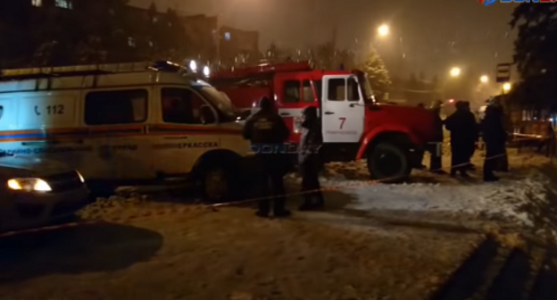 Оперативные службы на месте ЧП в Новочеркасске, 3 января 2019 года. Кадр видео Donday на YouTube. https://www.youtube.com/watch?v=L6HxvnkGcj8