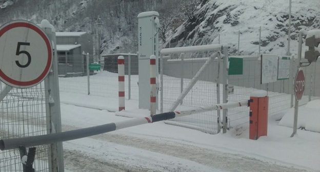 КПП "Верхний Ларс". Фото: ГУ МЧС по Северной Осетии http://15.mchs.gov.ru/operationalpage/operational/item/7820941/