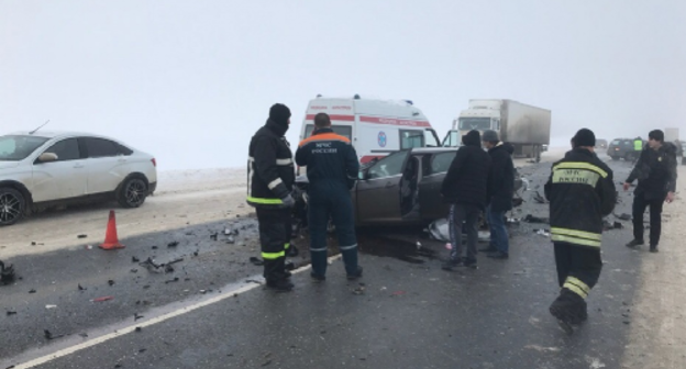 Место ДТП в Михайловском районе Волгоградской области. 6 января 2019 года. Фото: Михаил Василенко, V1.Ru https://v1.ru/text/incidents/65814601?from=leadingstory